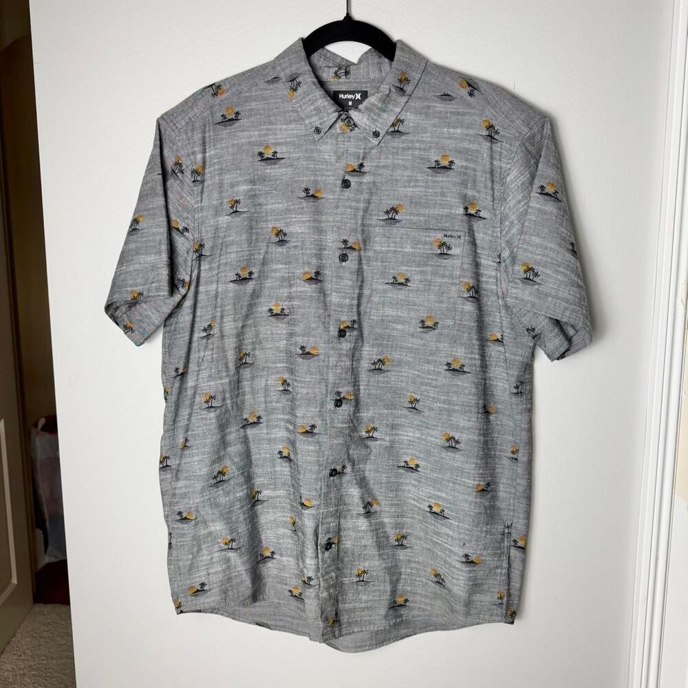 Hurley Men’s Button Up Shirt Medium Gray Palm Tree Sunset Short Sleeve